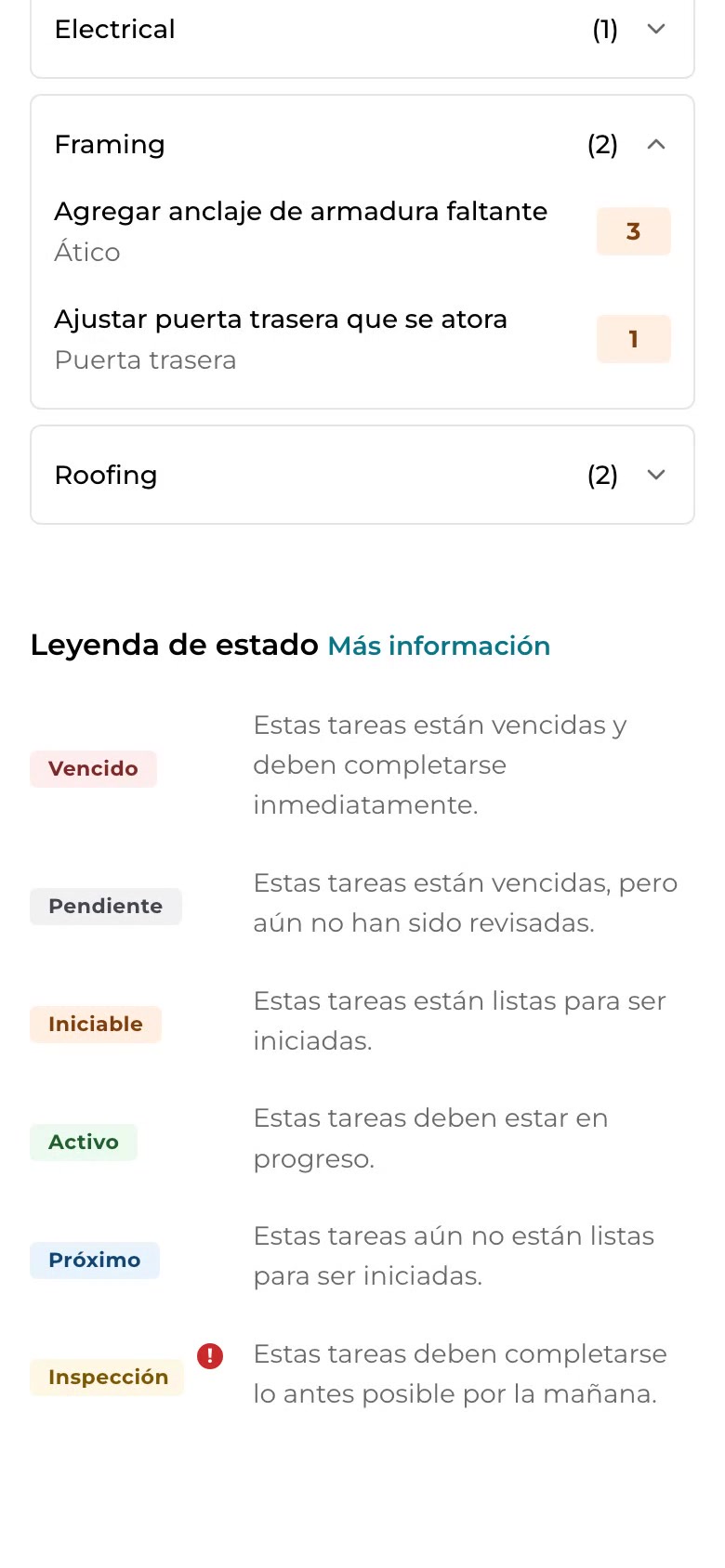 The same lot page in Spanish: the Framing group expanded to show Ajustar puerta trasera que se atora at the Puerta trasera, above the Leyenda de estado and its Más información link.